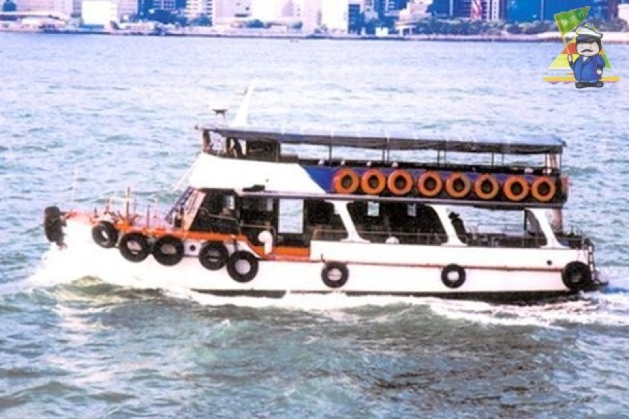 B2100 「雙層觀光船」 B2100 「Double- decked Boat」